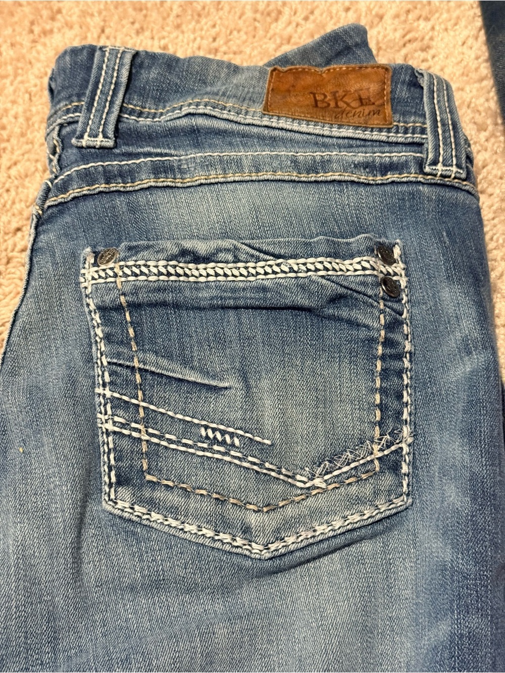 BKE Harper Women’s Light Wash Blue crop Jeans with Stitched Back Pocket